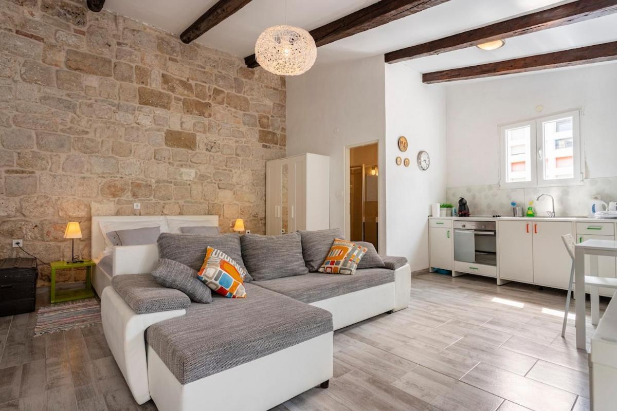 Apartments Martinis فيس المظهر الخارجي الصورة