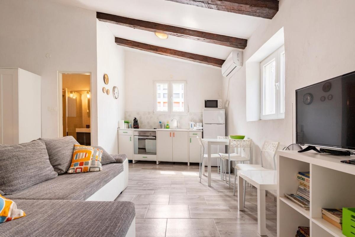 Apartments Martinis فيس المظهر الخارجي الصورة