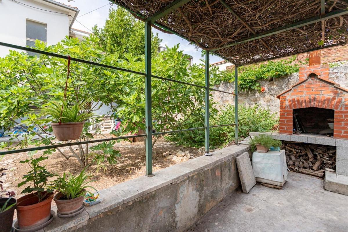 Apartments Martinis فيس المظهر الخارجي الصورة