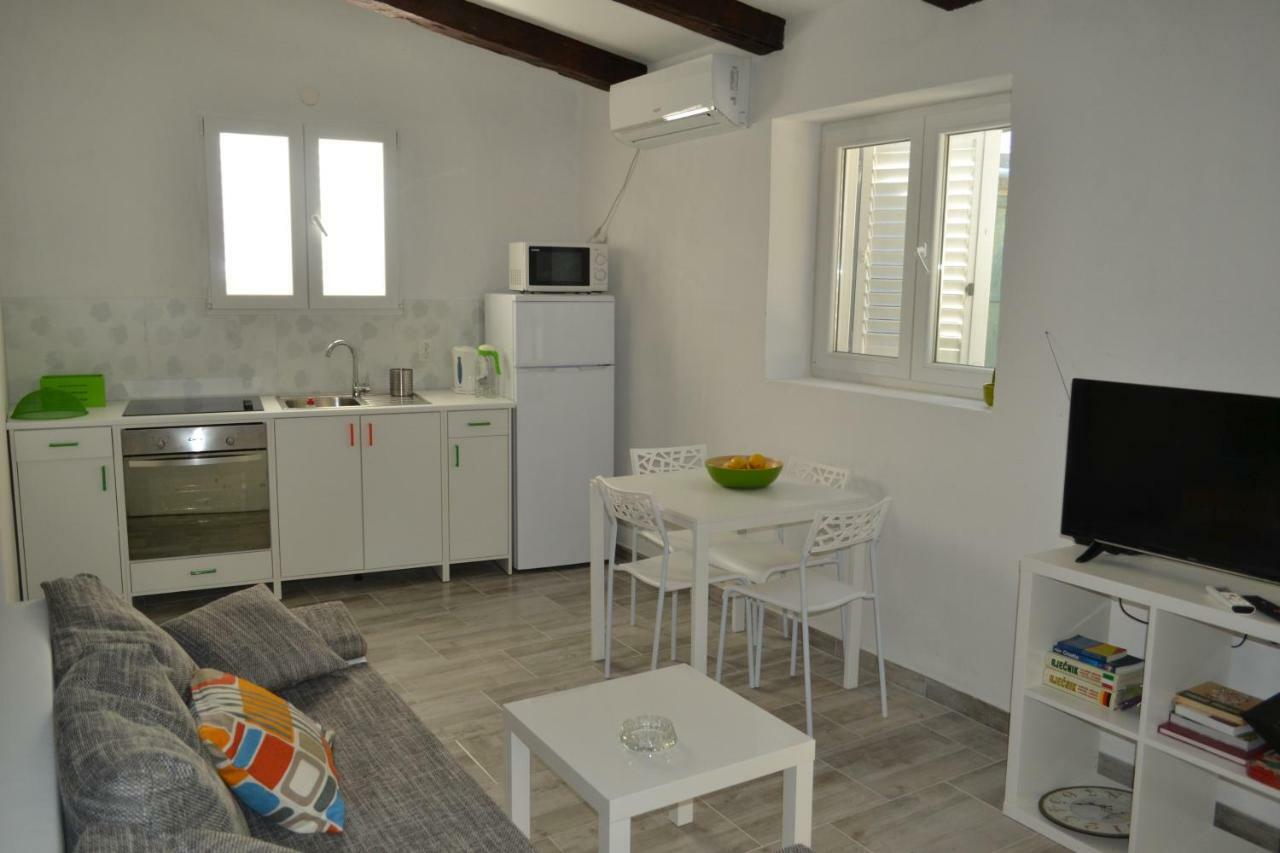 Apartments Martinis فيس المظهر الخارجي الصورة
